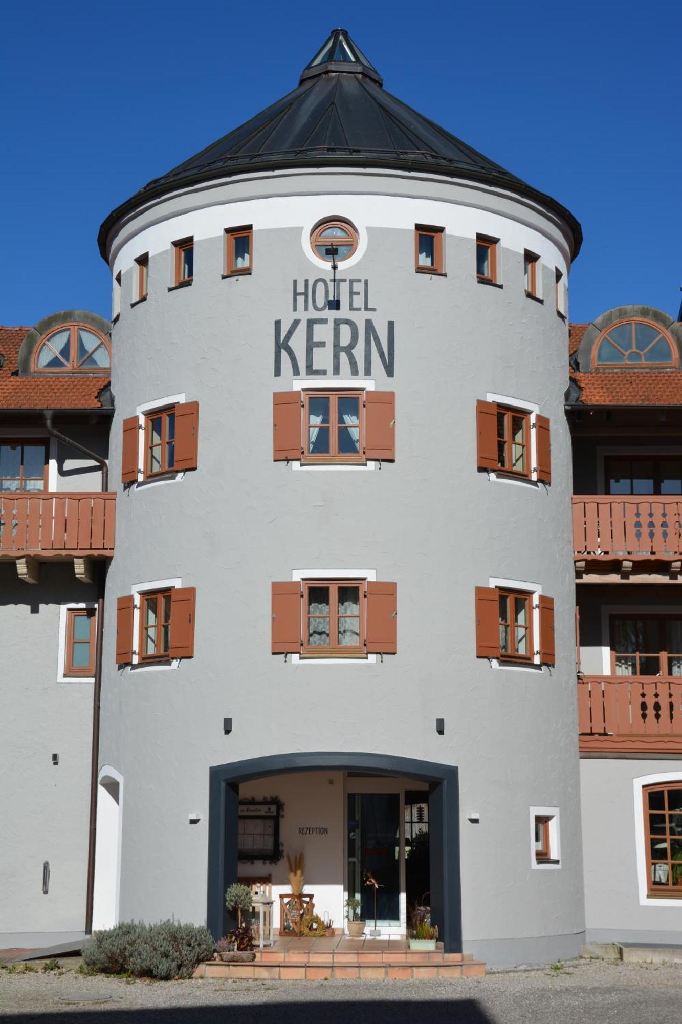 Hotel Garni Kern Halfing ภายนอก รูปภาพ