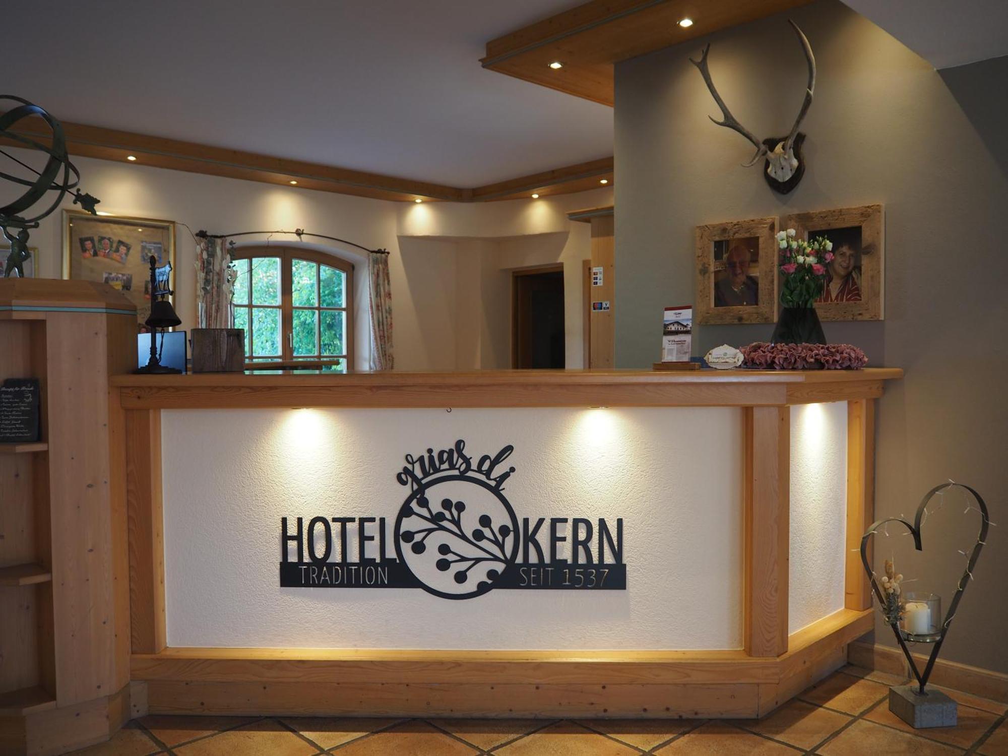 Hotel Garni Kern Halfing ภายนอก รูปภาพ